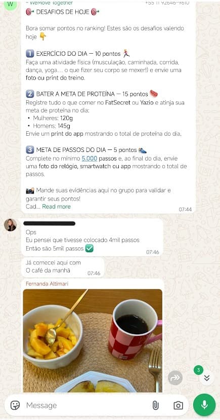 Print do WhatsApp — os 3 desafios do dia publicados no grupo: exercício, meta de proteína e meta de passos